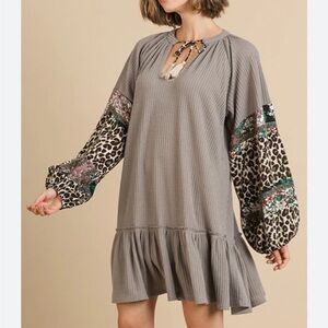NWT Umgee Gray Dress with Patterned Sleeves